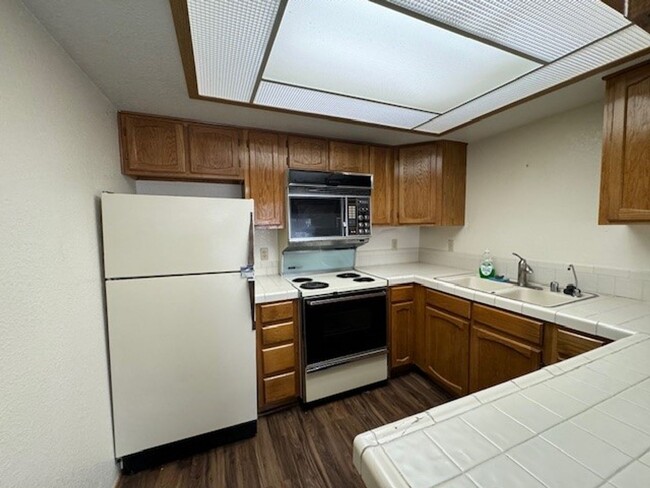 Building Photo - 454 Riverfront Dr