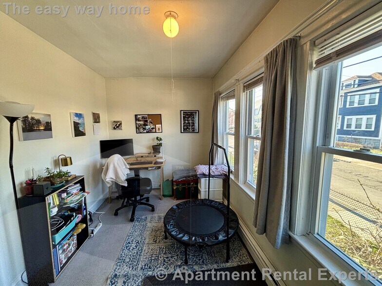 Building Photo - 23-25 Bonner Ave Unit #1