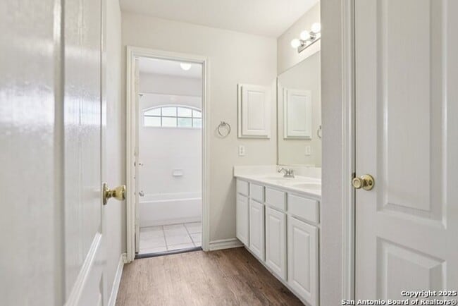 Building Photo - Stunning 4 Bedroom 2.5 Bath home in The Ridge at Lookout Canyon ~ Move in Ready!