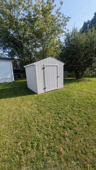 Building Photo - 9383 Evergreen Dr