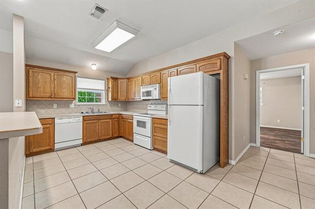 Building Photo - 231 Bluebonnet St