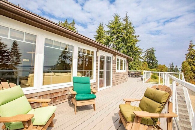 Building Photo - Furnished Greenbank Home with Water View and Bocce Ball!