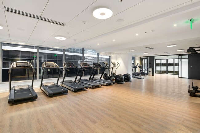 Building Photo - Bright and Modern World-Class Condo