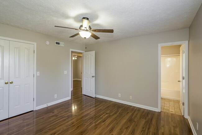 Building Photo - 2927 Islington Dr