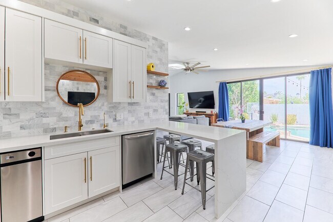 Building Photo - 8113 E Redwing Rd