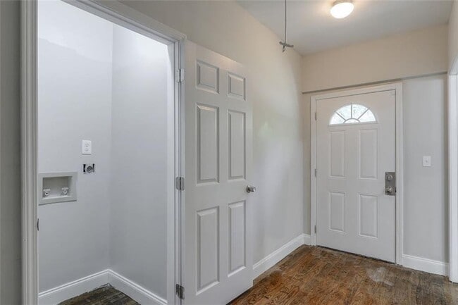 Building Photo - 679 Jones Ave NW