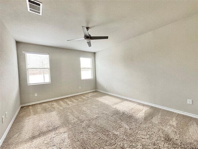 Building Photo - 10921 Zoeller Dr