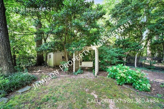Building Photo - 2913 Hinsdale St