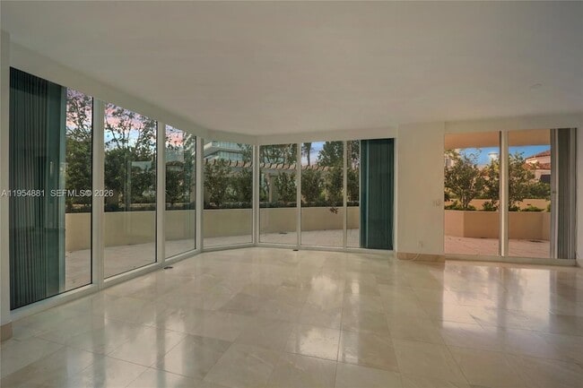 Building Photo - 300 South Pointe Dr