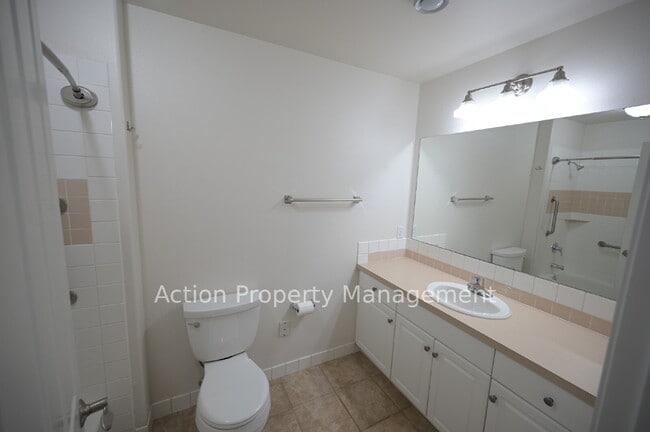 Building Photo - 2 bed, 2 bath, 1 car garage in a 4-plex, in Sequim