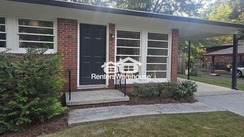 Building Photo - 1108 Greenbriar Cir