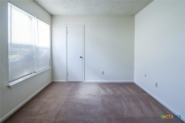 Building Photo - 1105 Covey Ln