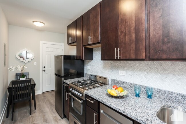 Building Photo - 429.5 W Belden Ave