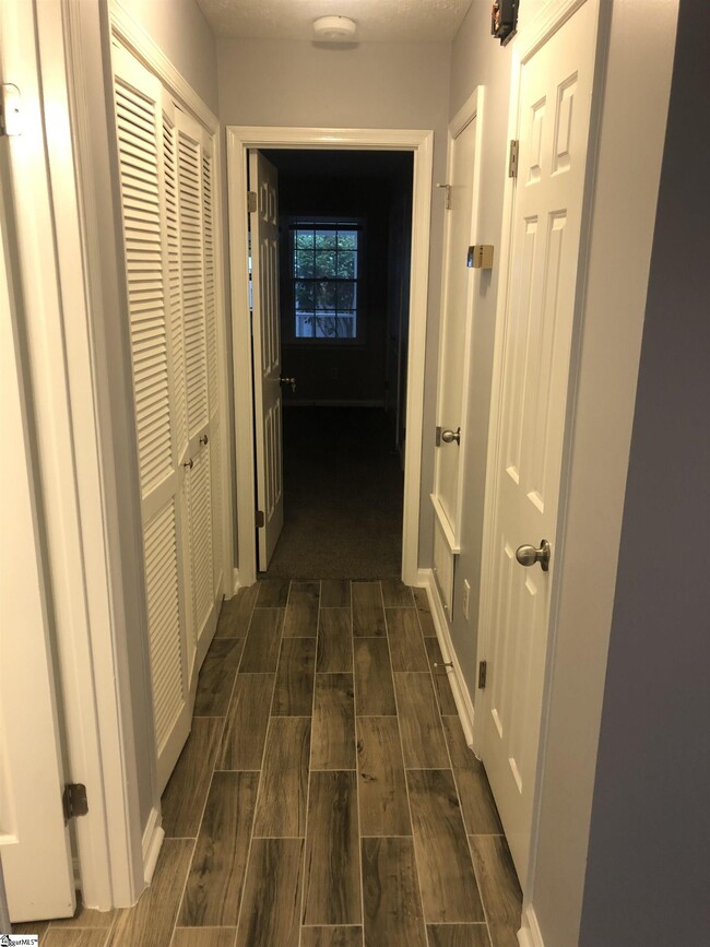 Building Photo - 204 Wenwood Cir
