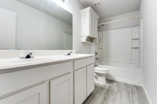 Building Photo - 320 S Mesa Verde Way