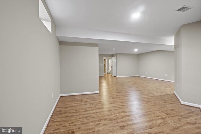 Building Photo - 1106 Pleasant Cir