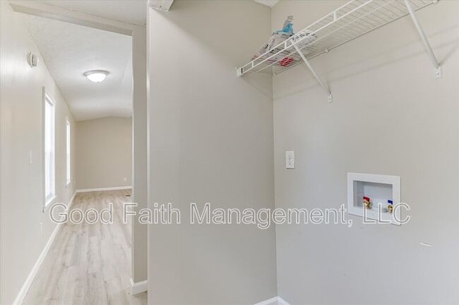 Building Photo - 2056 Louisa Rd