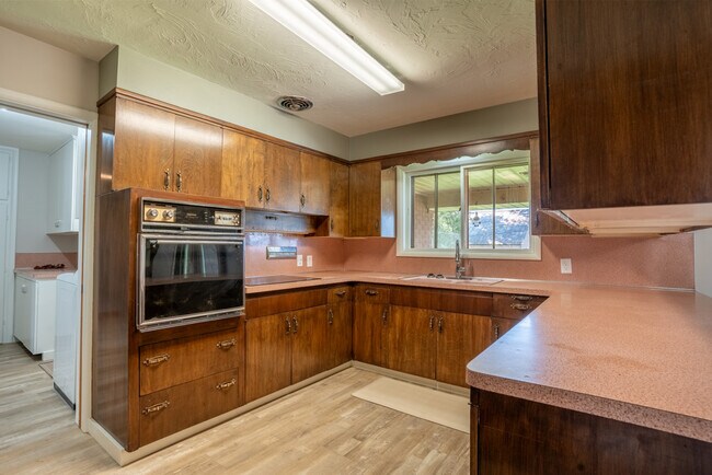 Building Photo - 182 S 800 E