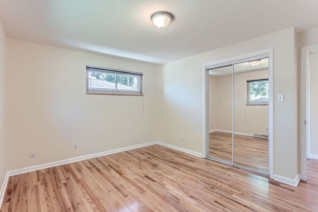 Building Photo - Beautiful Bungalow in Great Englewood Loca...