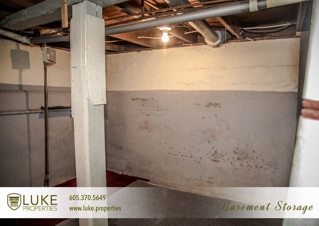 Building Photo - 814 N Indiana Ave