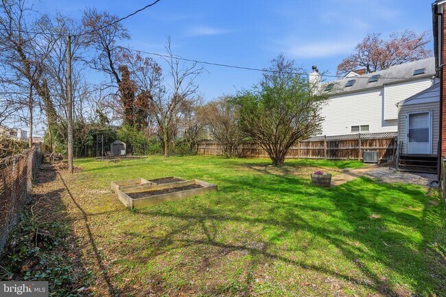 Building Photo - 3718 Farr Ave