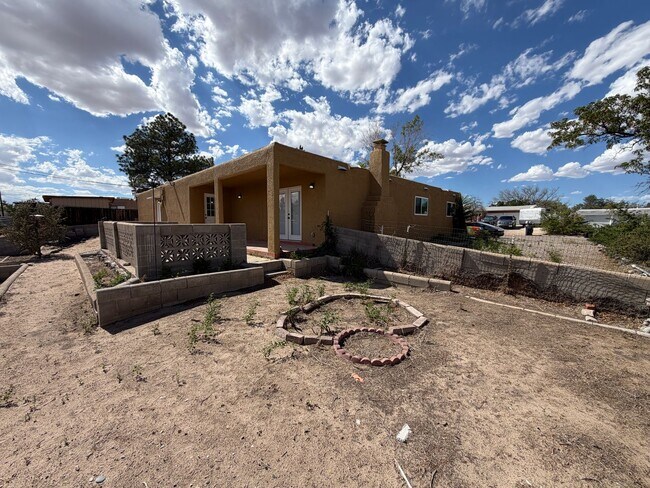 Building Photo - 3 Bedroom Single Story Home Available Near Unser Blvd NW & Paradise Blvd NW!