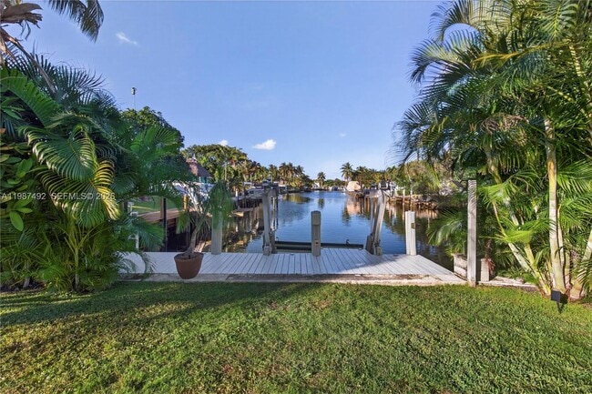 Building Photo - 371 SE 3rd St