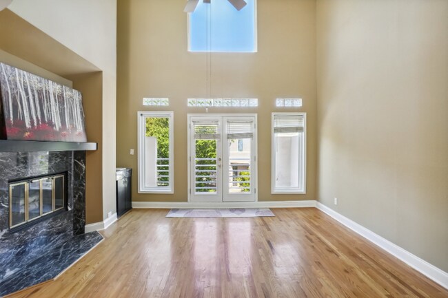 Primary Photo - 4040 Avondale Ave