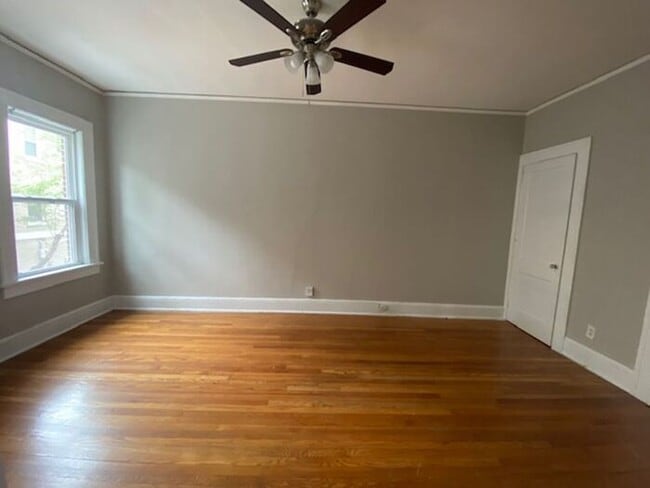 Building Photo - Experience the best of VA Highlands living! Cozy One Bedroom Apartment Available Now!