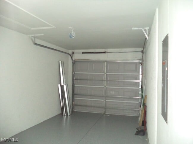 Building Photo - 6062 Laurelwood Dr