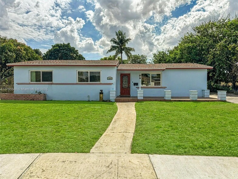 Primary Photo - 1220 NW 190th St