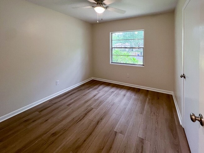Building Photo - 3BR/1BA Pet Friendly House in NW Gainesvil...