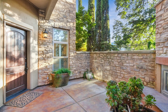 Building Photo - 4320 Pavilions Pl Ln