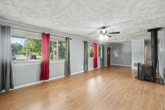 Building Photo - 18 Silverstone Cir