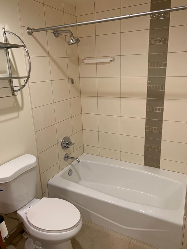 Building Photo - Bellevue Washington Square. One bed, One full bath. 1 Reserved parking. 17th floor. Concierge