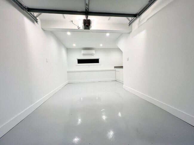 Building Photo - BRA19BS