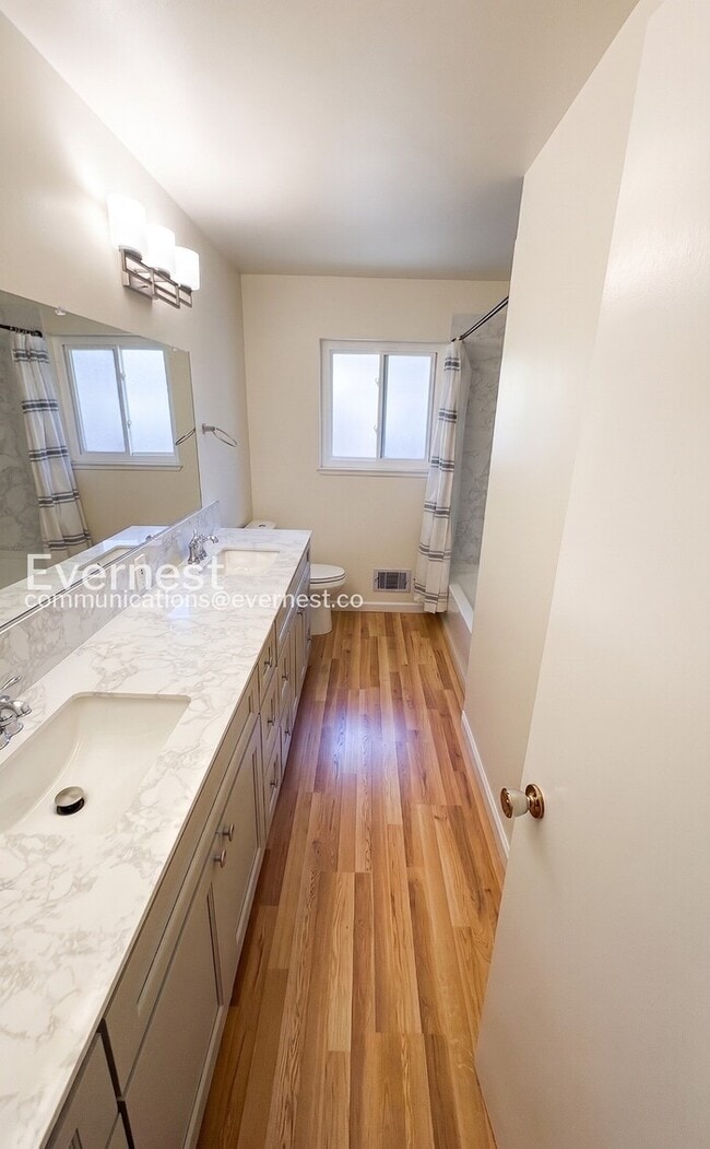 Building Photo - 4-Bed/2-Bath/Available Now!