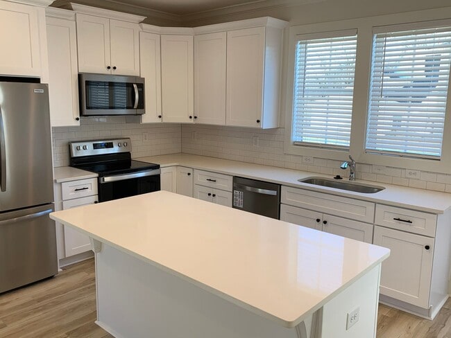 Building Photo - Piper Glenn Subdivision