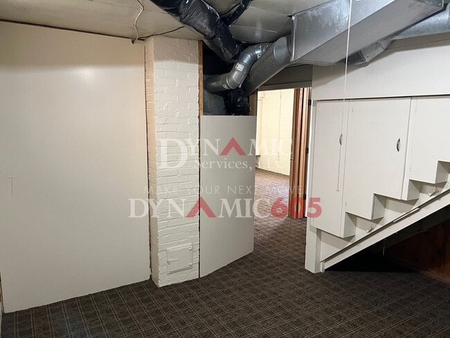 Building Photo - 4+ Bedroom, 2 Bath House with Garage and Fenced Backyard