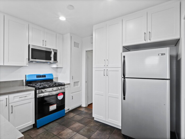 Building Photo - 4918 1/2 Tujunga Ave