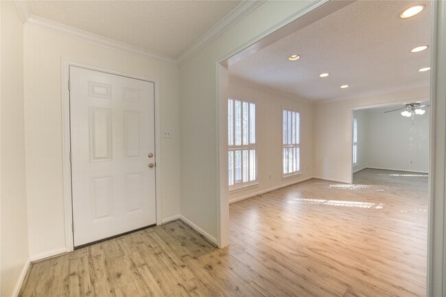 Building Photo - 5810 Boyce Springs Dr
