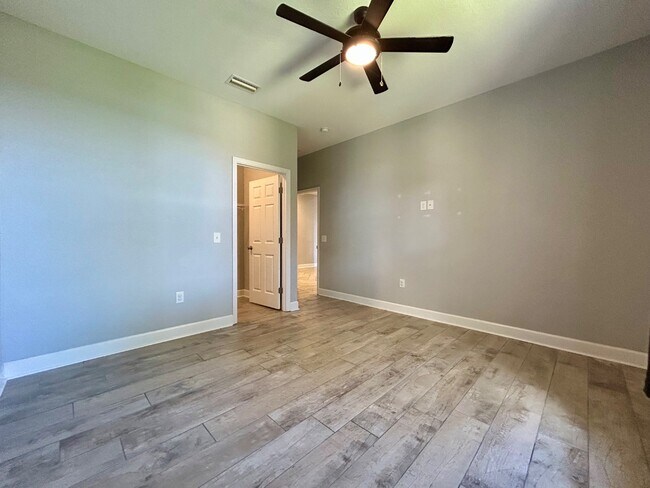 Building Photo - 1027 Campbell Ave