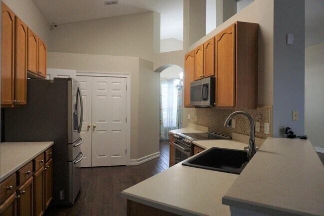 Building Photo - Pool Home in Oak Valley