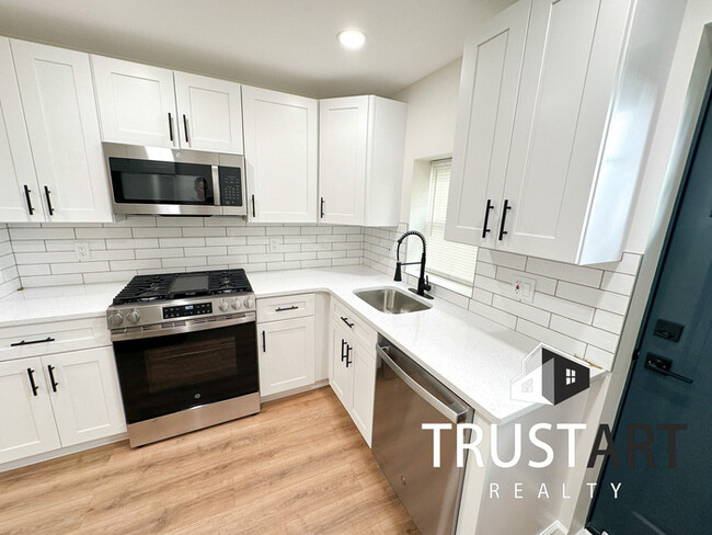 Building Photo - 2 bedroom house In Point Breeze South Phil...