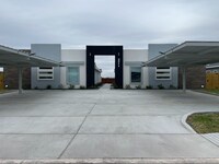 Building Photo - 2511 N Vineyard Ave