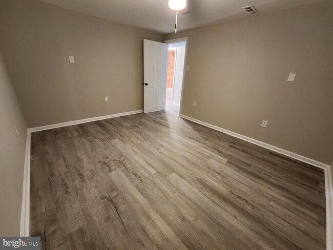 Building Photo - 5625 Reardon Ln