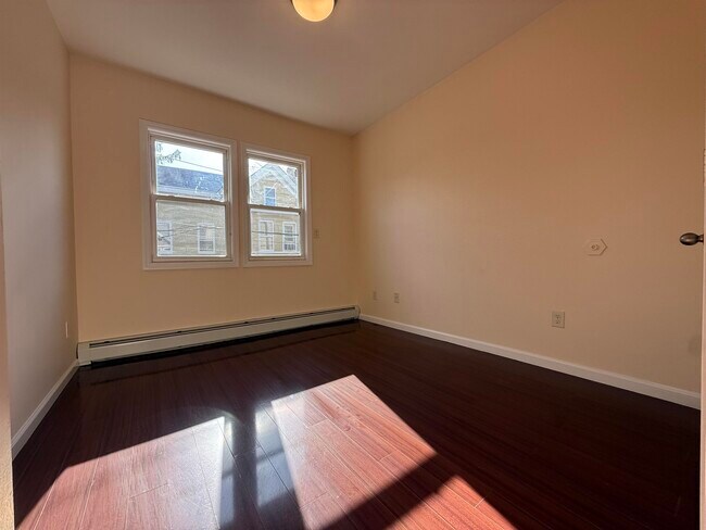 Building Photo - 214 Hamilton Ave