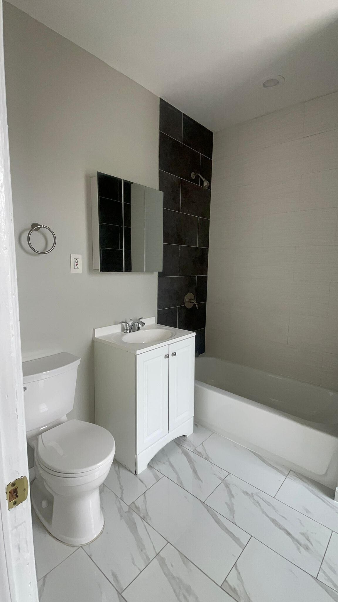 Building Photo - 18 Atlantic St