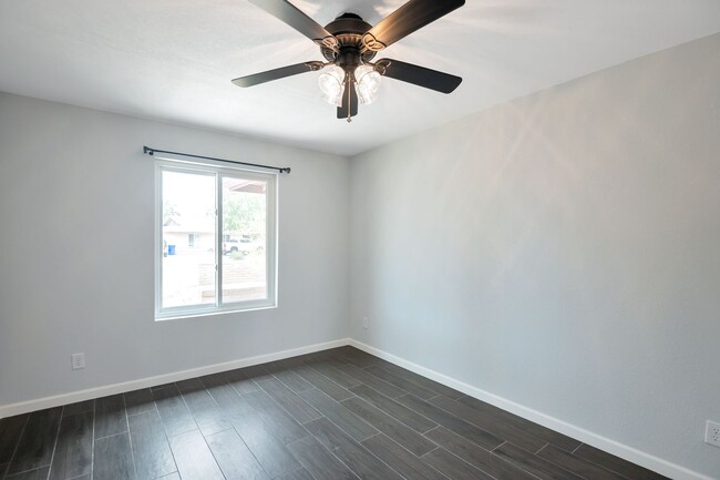 Building Photo - 6-Bedroom Tempe Home with Private Pool, Garage & Ideal Location