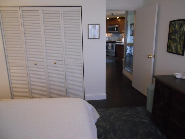 Building Photo - 1303 Capella S